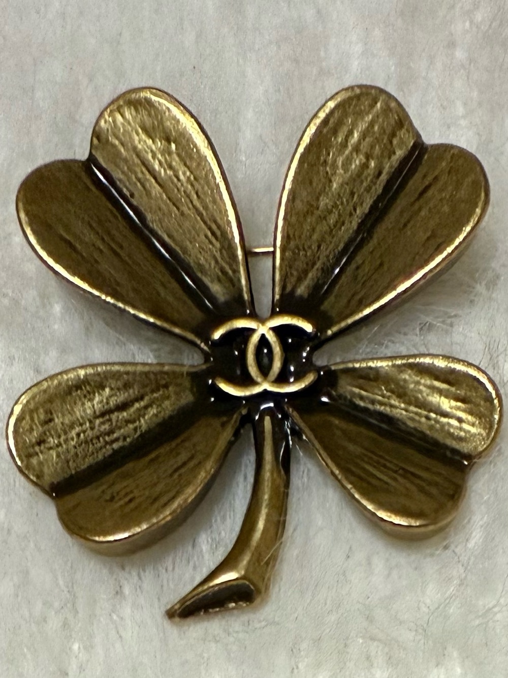 Four-Leaf Clover Luxurious Brooch